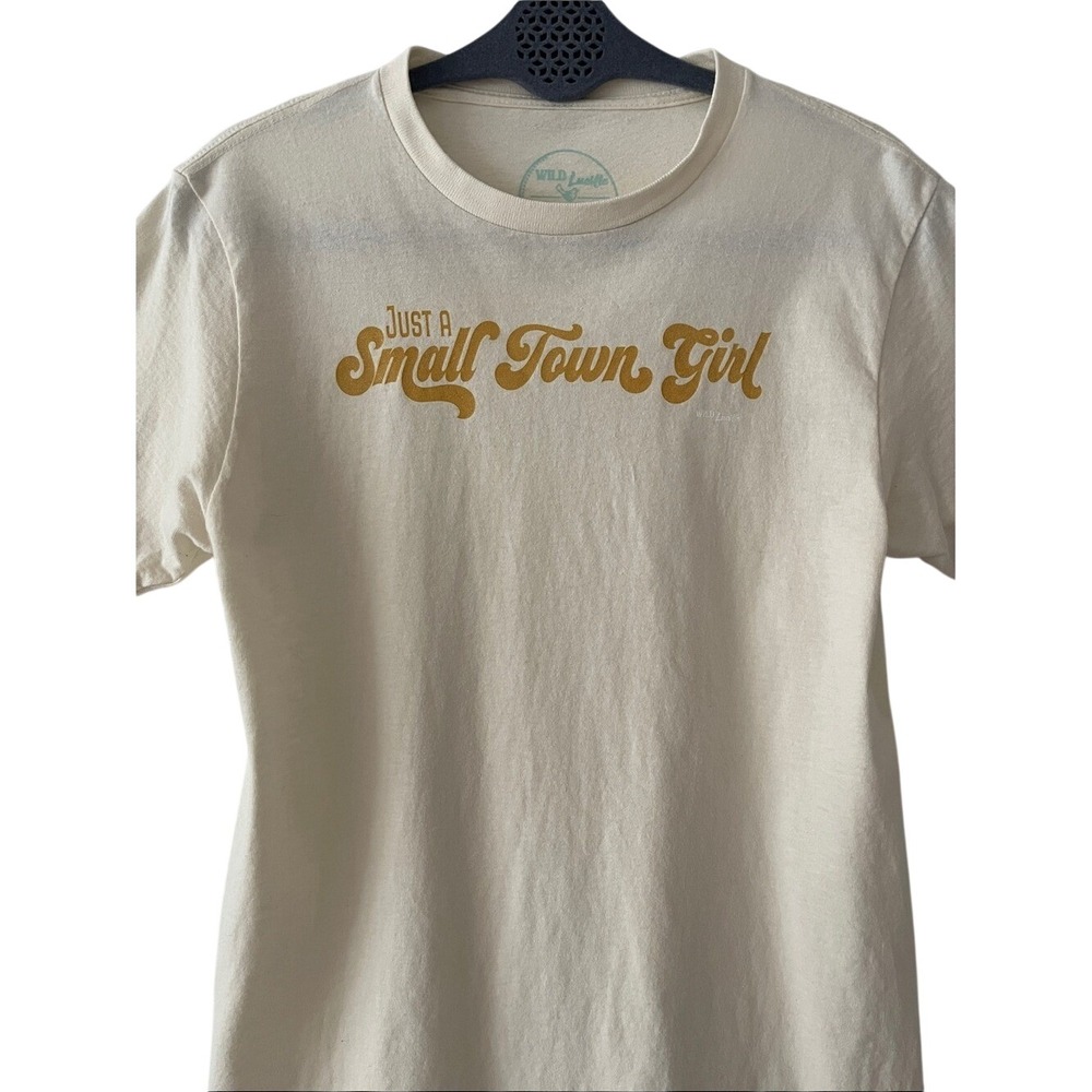 Wild Lucille "just a Small Town Girl" T Shirt Small‎